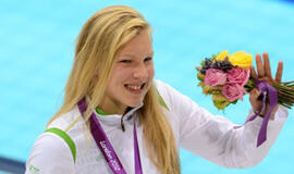 R.Meilutytė - mergaitė, mėgusi pasakas ir plaukimą