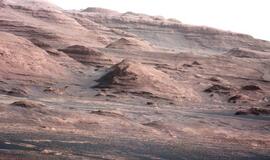 Robotas "Curiosity" atsiuntė nuotraukų iš Marso