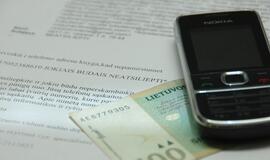 Apgavikų iki banko nuvežta močiutė padėjo ištuštinti savo sąskaitą