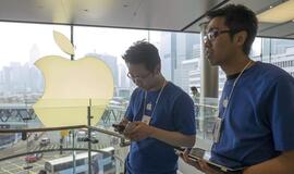 Daugelio šalių prekyboje pasirodė naujieji "Apple" išmanieji telefonai "iPhone 5"