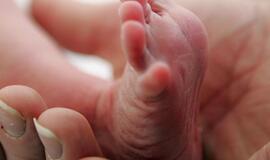 Dvylikos vaikų motina Australijoje pagimdė penketuką