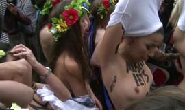 "Femen" aktyvistės Paryžiuje atidarė pirmąjį savo biurą užsienyje (VIDEO)