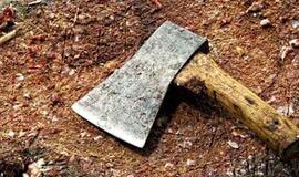 Kinijoje kirviu ginkluotas vyras tris vaikus užkapojo, 13 sužeidė