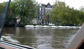 Olandijos princesė plaukiojo Amsterdamo kanalais