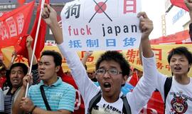 Prie Japonijos ambasados Pekine - protestas prieš trijų Senkaku salų nacionalizavimą