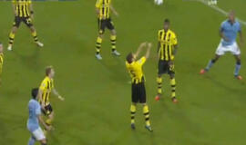 J. Hartas ir M. Bolotelis išgelbėjo "Man City" nuo pralaimėjimo prieš progas švaisčiusią "Borussia"