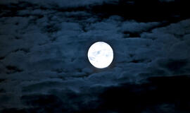 Per Mėnulio pilnatį pagausėja suirzusių asmenų kreipimųsi dėl išsigalvotų įvykių ir kitų nelaimių