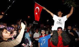 Tūkstančiai turkų susirinko į sostinę minėti Respublikos įkūrimo metines