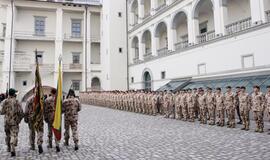 Valdovų rūmuose į misiją Afganistane palydėti Lietuvos kariai