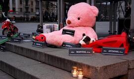 Apie vaikų žūtis keliuose priminė seni žaislai