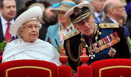Karalienė Elžbieta ir princas Filipas mini 65-ąsias vestuvių metines