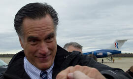 Naujausia apklausa: B. Obamos ir M. Romnio šansai rinkimuose - lygūs