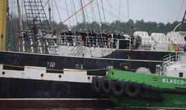 Uostą pasiekė burlaivis-milžinas