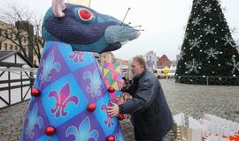 Teatro aikštėje dygsta kalėdinės skulptūros