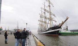 Uostą pasiekė burlaivis-milžinas