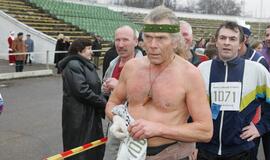 Sportas šaltuoju sezonu: likti lauke ar rinktis sporto salę?