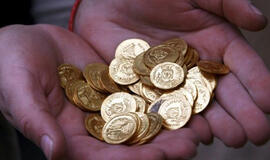 Auksinių monetų paklausa JAV pašoko iki rekordinio lygio
