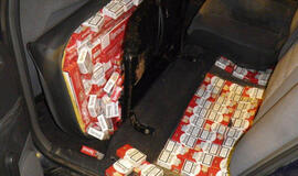 Du baltarusiai automobilyje išslapstė beveik 12 dėžių cigarečių