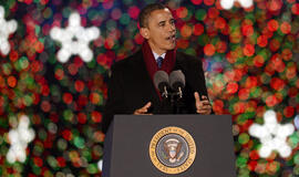 JAV prezidentas Barakas Obama įžiebė Kalėdų eglę