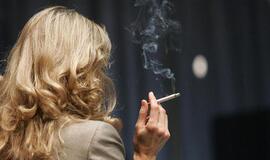 Karas su rūkalais: neliks plonų ir mėtinių cigarečių