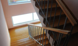 Kaunietį sumušė namo laiptinėje ir pavogė jo automobilį