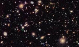 Per kosminį rūką „Hubble“ užfiksavo ankstyviausias žinomas galaktikas