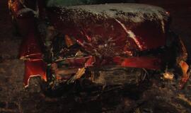 Išslydo į priešingą eismo juostą ir rėžėsi į automobilį