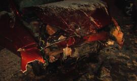 Išslydo į priešingą eismo juostą ir rėžėsi į automobilį