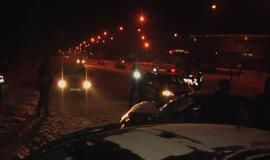 Išslydo į priešingą eismo juostą ir rėžėsi į automobilį