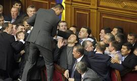 Ukrainos parlamento darbą vėl trikdo deputatų grumtynės