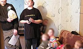 Skurdo išbarstyta šeima susirinko į naujus namus