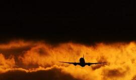 Ar įmanoma išgyventi kelionę ant lėktuvo sparno?
