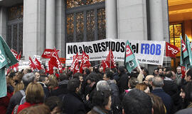 Ispanijos bankų darbuotojai protestavo prieš darbo vietų mažinimą