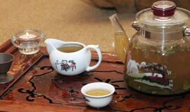 Sužvarbusius vilniečius šildys arbata