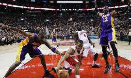 Toronto "Raptors" parklupdė "Lakers" komandą