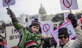 Tūkstančiai amerikiečių dalyvavo protesto akcijoje prieš ginklus