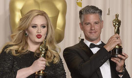 Adelė laimėjo &quot;Oskarą&quot; už geriausią originalią dainą, geriausiu režisieriumi išrinktas Angas Li