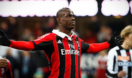 Debiutinėse rungtynėse Mario Balotelli išplėšė dramatišką pergalę "Milan" ekipai