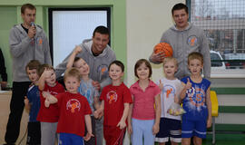 Klaipėdos krepšinio mokyklos "žvaigždžių dienoje" pergalę lėmė taiklus teisėjo metimas