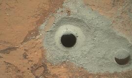 Marsaeigis "Curiosity" paėmė svarbų uolienos mėginį