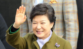 Naujoji Pietų Korėjos prezidentė ragina Šiaurės Korėją atsisakyti branduolinių ambicijų