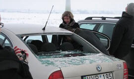 Nuo vėjo malūnų krentantys ledo gabalai – ne vienintelė problema