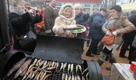 Stintų kvapas į Palangą sutraukė minias