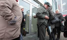 Užrakintas Ūkio bankas šokiravo žmones