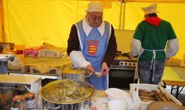 Stintų kvapas į Palangą sutraukė minias