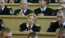 Diplomų įteikimas Lietuvos policijos mokyklos absolventams
