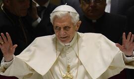 Popiežius pirmą kartą po atsistatydinimo paskelbimo pasirodė viešumoje