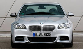 &quot;Prabangioji&quot; trijulė ginklų nenuleidžia