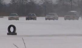 Už važinėjimą ant ledo gali netekti vairuotojo pažymėjimo