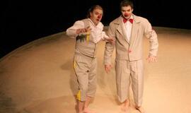 Klounų teatro studija kviečia į spektaklį-cirką "Dykuma"